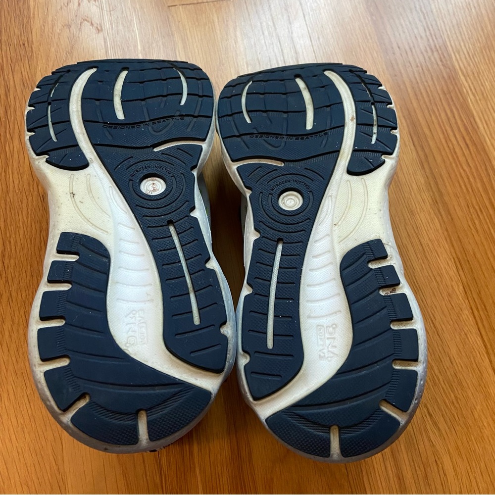 Brooks Gray and Yellow Women's Sneakers - Picture 6 of 11